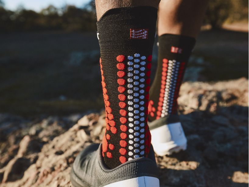 PRO RACING SOCKS V4.0 TRAIL - BLACKRED